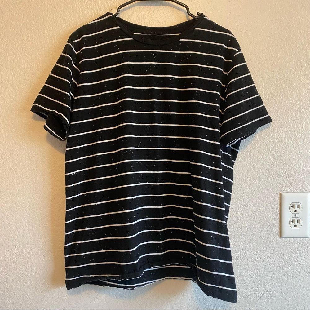 H&M XL Black and White Striped and Textured tshirt